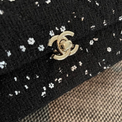 Chanel Tweed Schneeflocken-Pailletten Größe: 22 x 10 x 9 cm