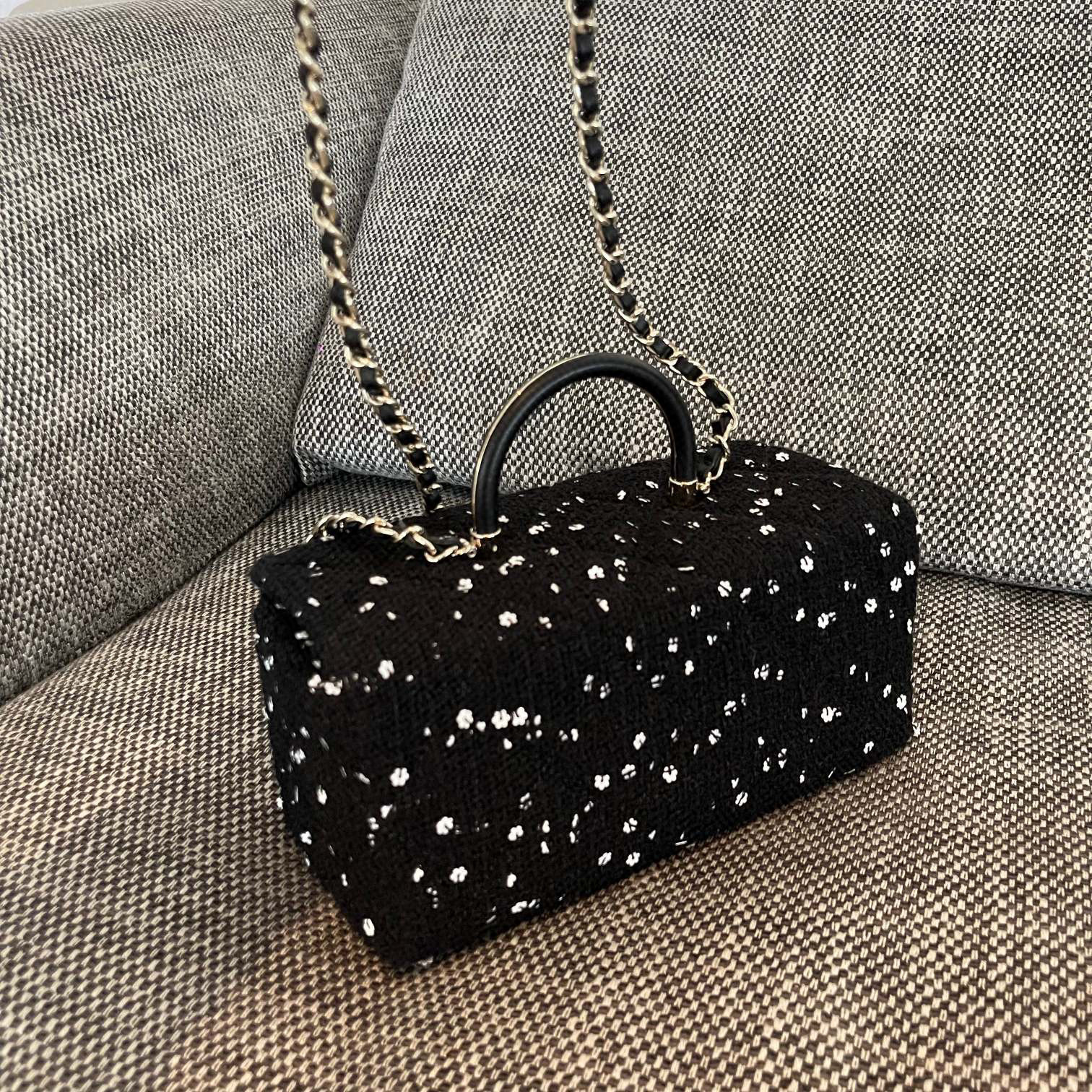 Chanel Tweed Schneeflocken-Pailletten Größe: 22 x 10 x 9 cm