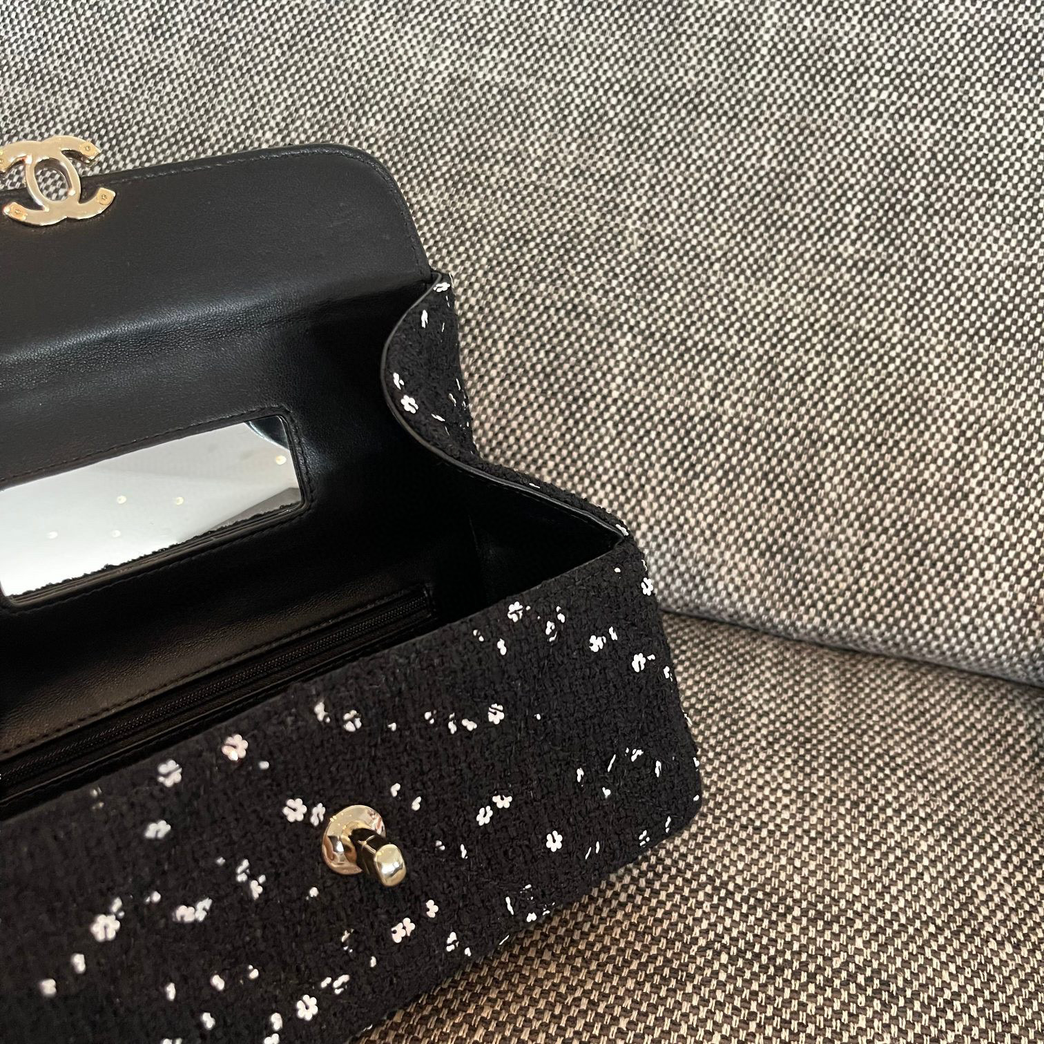 Chanel Tweed Schneeflocken-Pailletten Größe: 22 x 10 x 9 cm
