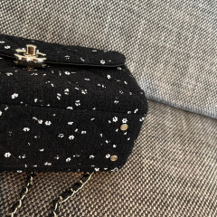 Chanel Tweed Schneeflocken-Pailletten Größe: 22 x 10 x 9 cm