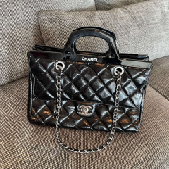 Chanel Schwarz und Silber Kleiderbügel Größe: 30 * 20 * 10 cm