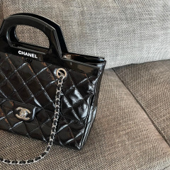 Chanel Schwarz und Silber Kleiderbügel Größe: 30 * 20 * 10 cm