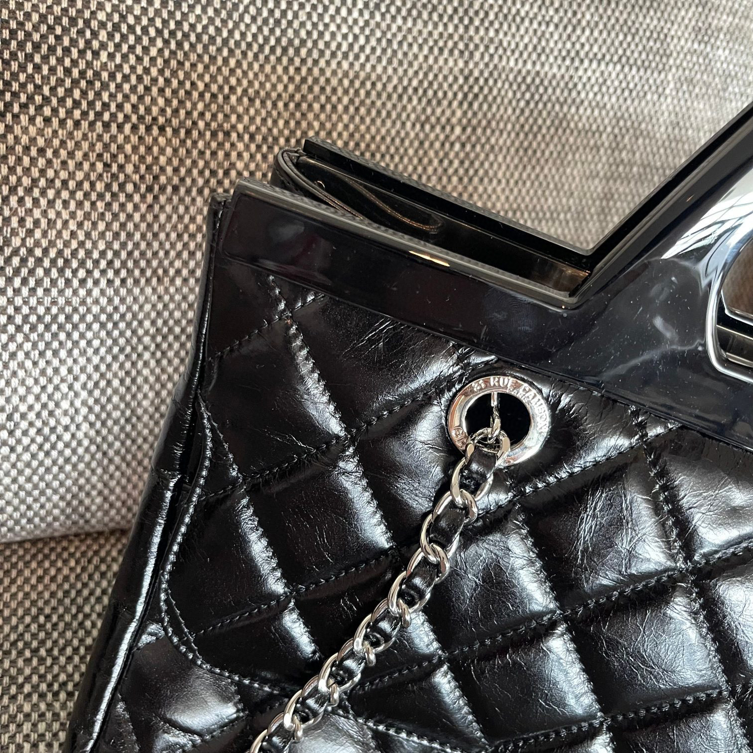 Chanel Schwarz und Silber Kleiderbügel Größe: 30 * 20 * 10 cm