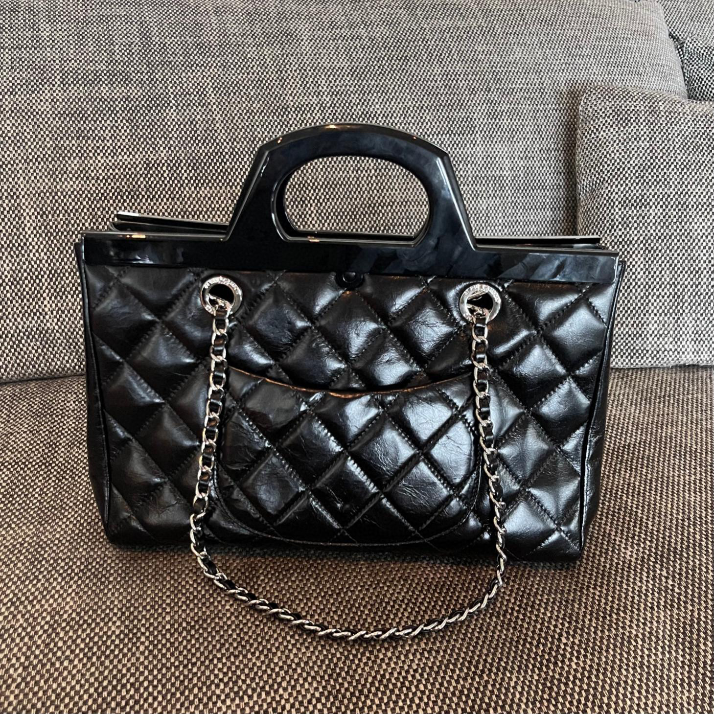 Chanel Schwarz und Silber Kleiderbügel Größe: 30 * 20 * 10 cm