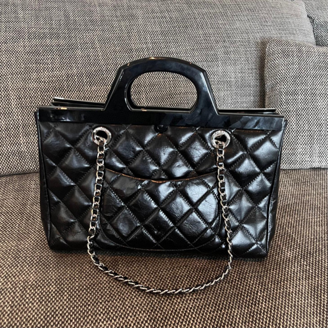Chanel Schwarz und Silber Kleiderbügel Größe: 30 * 20 * 10 cm