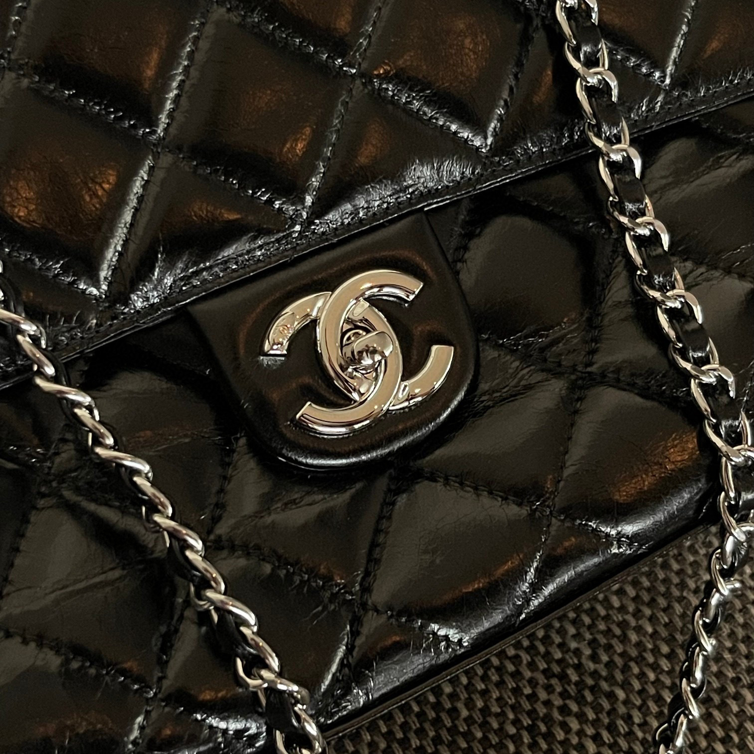 Chanel Schwarz und Silber Kleiderbügel Größe: 30 * 20 * 10 cm