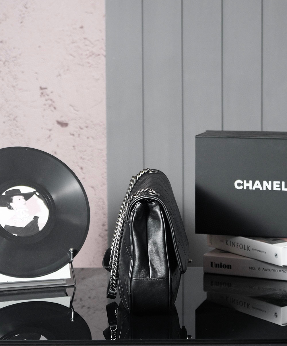 Chanel  Oblique-crossing handbag Size：35*26*7.5cm