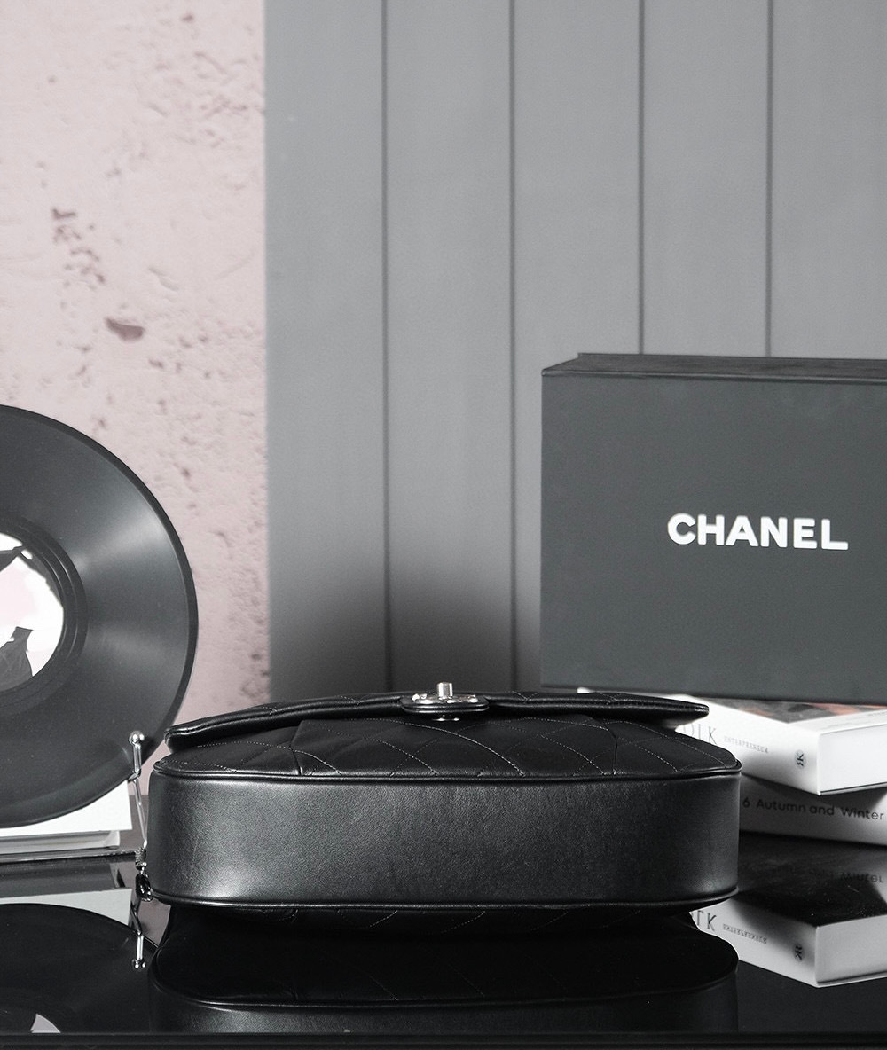 Chanel  Oblique-crossing handbag Size：35*26*7.5cm