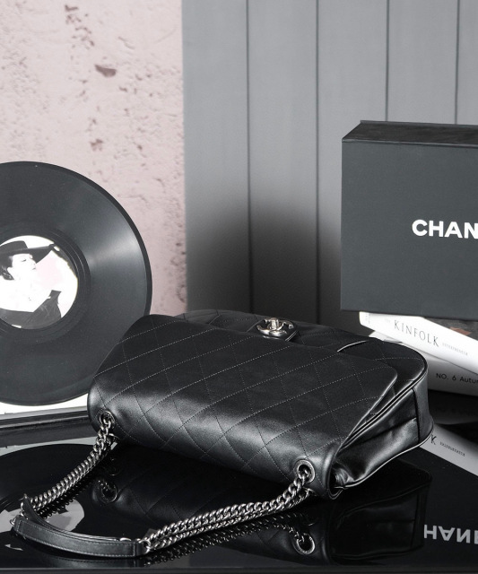 Chanel  Oblique-crossing handbag Size：35*26*7.5cm
