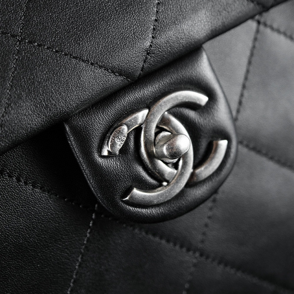Chanel  Oblique-crossing handbag Size：35*26*7.5cm