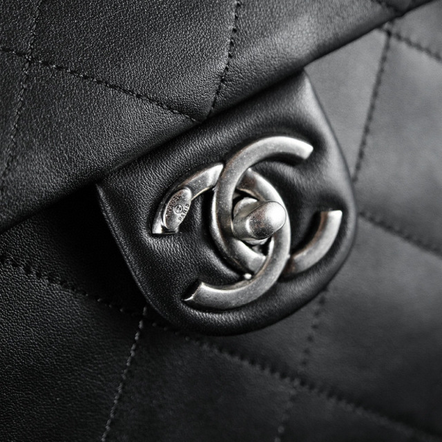 Chanel  Oblique-crossing handbag Size：35*26*7.5cm