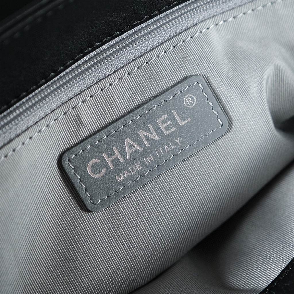 Chanel  Oblique-crossing handbag Size：35*26*7.5cm