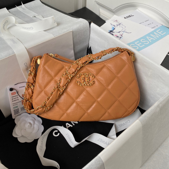 Chanel Underarm bag    Size：23.5*13.5*5.3cm