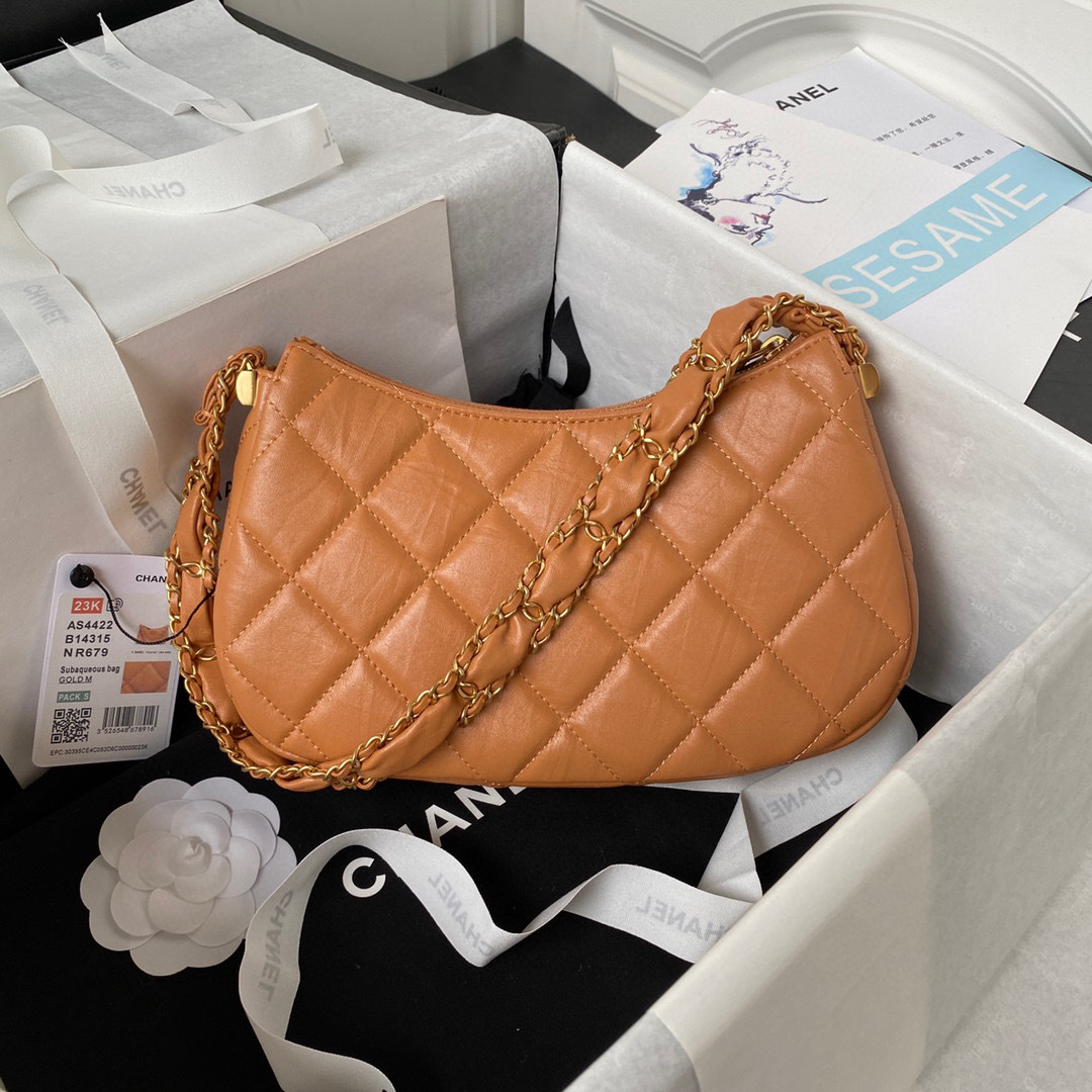 Chanel Underarm bag    Size：23.5*13.5*5.3cm