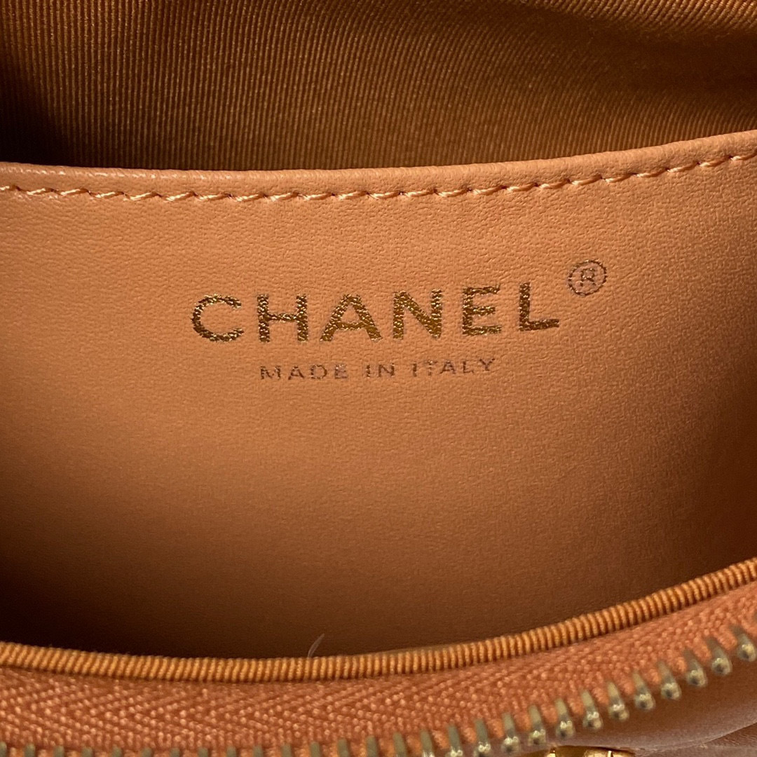 Chanel Underarm bag    Size：23.5*13.5*5.3cm