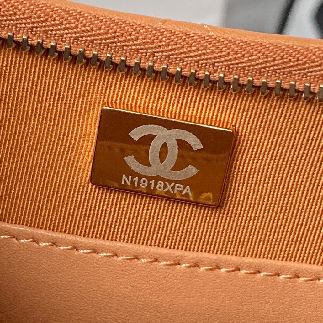 Chanel Underarm bag    Size：23.5*13.5*5.3cm