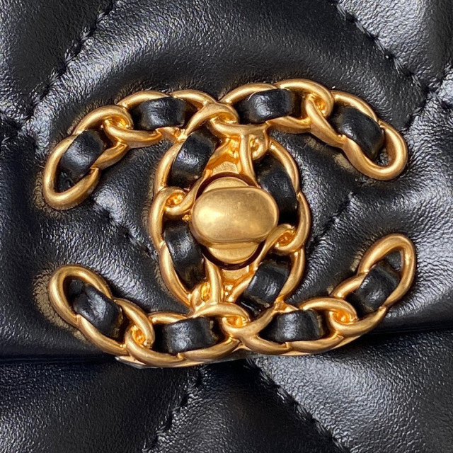 Chanel 牛皮宽肩 尺寸：20.5*13.5*5cm