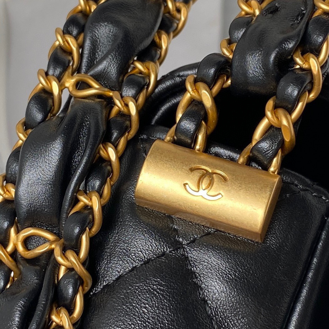 Chanel 牛皮宽肩 尺寸：20.5*13.5*5cm