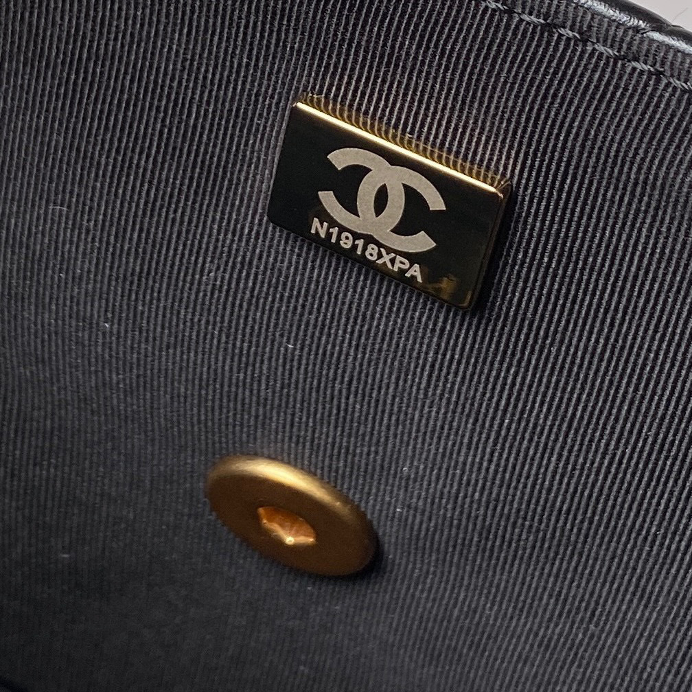 Chanel 牛皮宽肩 尺寸：20.5*13.5*5cm