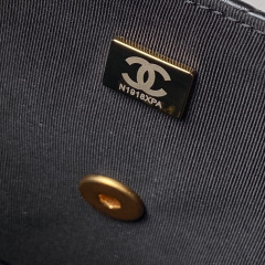 Chanel 牛皮宽肩 尺寸：20.5*13.5*5cm