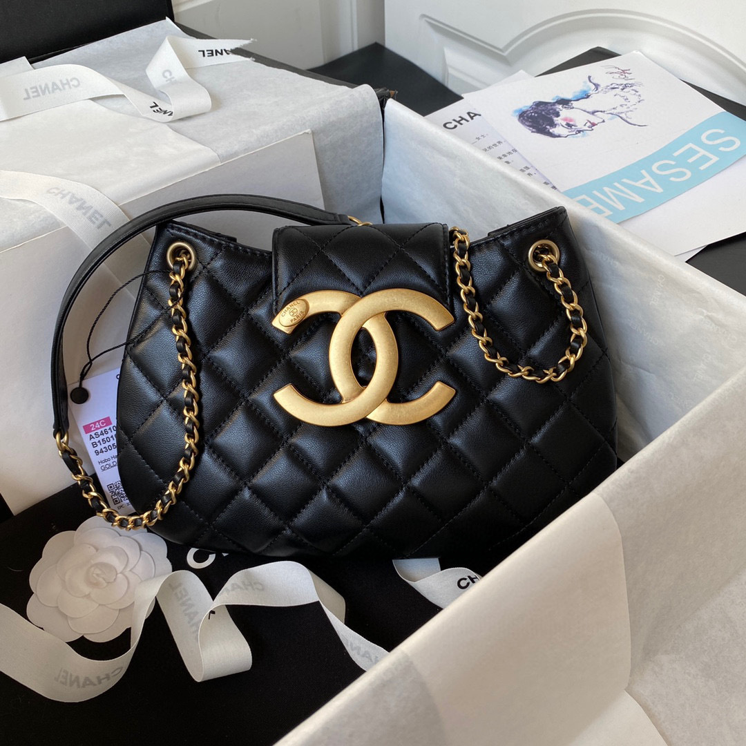 Chanel Retro-Metalllogo Größe: 25,5 x 18 x 5 cm