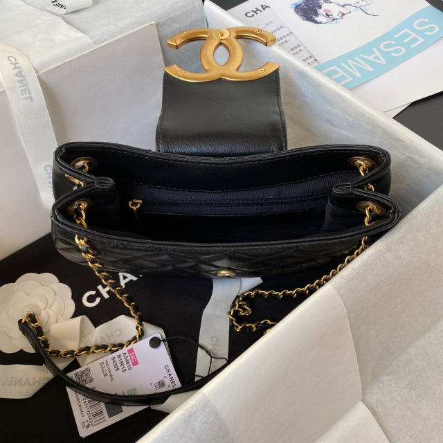 Chanel Retro-Metalllogo Größe: 25,5 x 18 x 5 cm