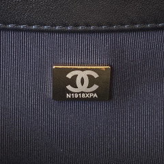 Chanel Retro-Metalllogo Größe: 25,5 x 18 x 5 cm