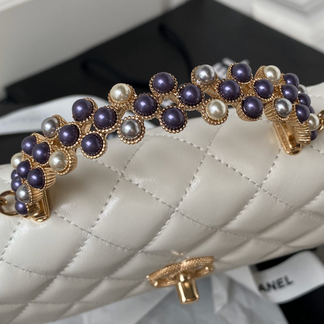 Chanel Pearl handle     Size：19*12*3cm