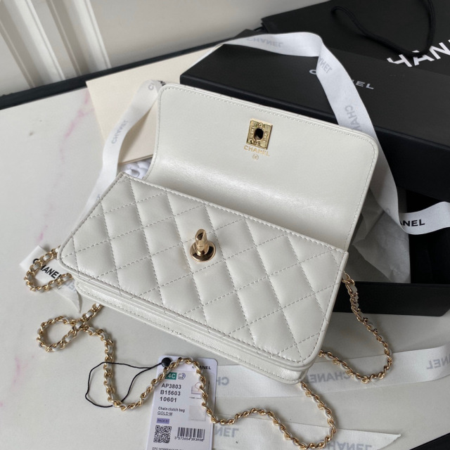 Chanel Pearl handle     Size：19*12*3cm