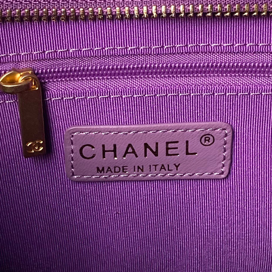 Chanel Underarm bag  Size：22.5*19.5*8.5cm