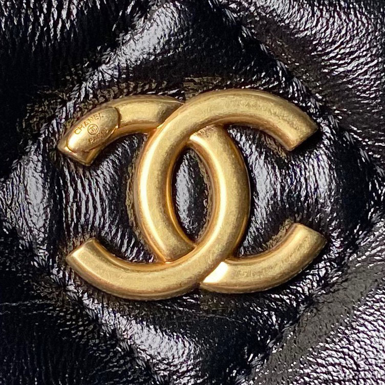 Chanel Unterarmtasche Größe: 22,5 x 19,5 x 8,5 cm