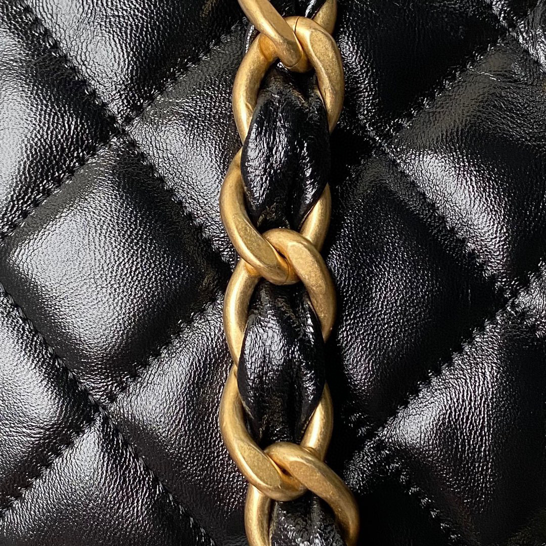 Chanel Unterarmtasche Größe: 22,5 x 19,5 x 8,5 cm