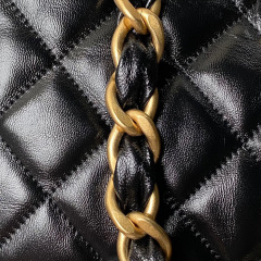 Chanel Unterarmtasche Größe: 22,5 x 19,5 x 8,5 cm