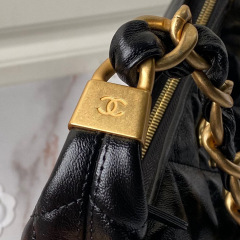 Chanel Unterarmtasche Größe: 22,5 x 19,5 x 8,5 cm