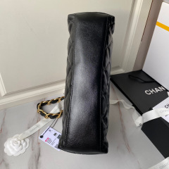 Chanel Unterarmtasche Größe: 22,5 x 19,5 x 8,5 cm