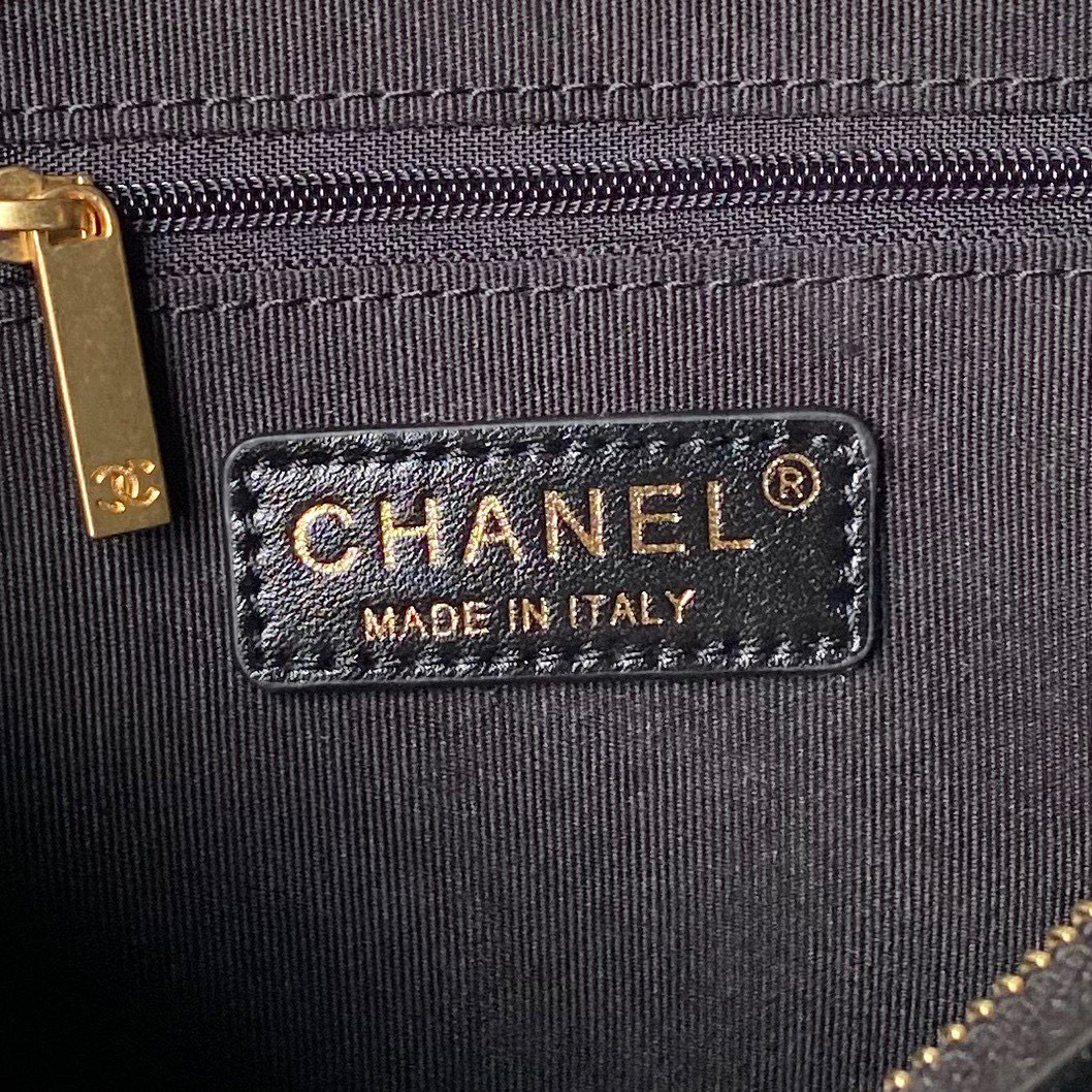 Chanel Unterarmtasche Größe: 22,5 x 19,5 x 8,5 cm