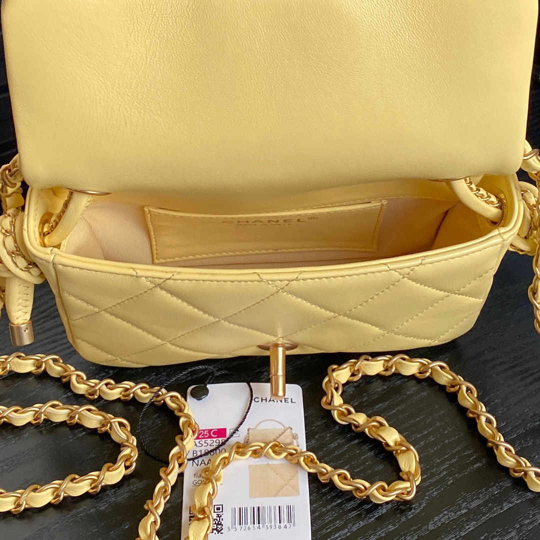 Chanel  Cf braided knot han Size：18*10.5*7cm