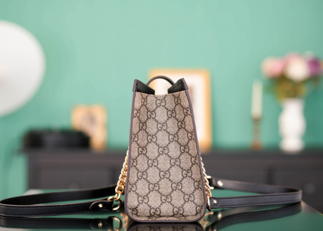 Gucci Padlock Umhängetasche Größe: 26 x 18 x 10 cm