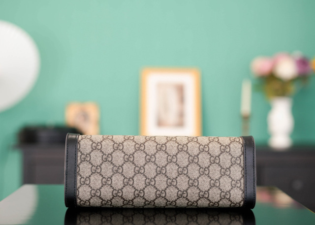 Gucci Padlock Umhängetasche Größe: 26 x 18 x 10 cm
