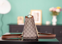 Gucci Padlock Umhängetasche Größe: 26 x 18 x 10 cm