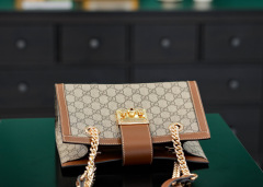 Gucci Padlock Umhängetasche Größe: 26 x 18 x 10 cm
