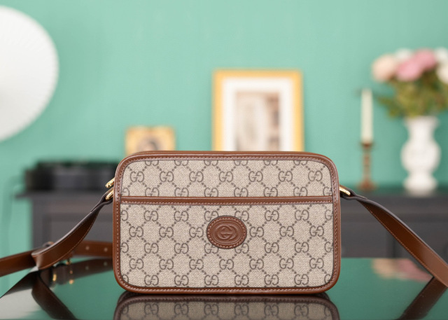 Gucci GG Supreme Kameratasche Größe: 22,5 x 14 x 7 cm
