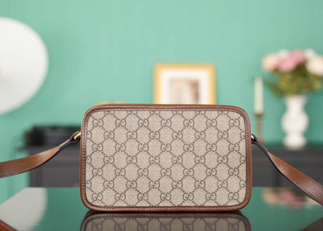Gucci GG Supreme Kameratasche Größe: 22,5 x 14 x 7 cm