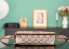 Gucci GG Supreme Kameratasche Größe: 22,5 x 14 x 7 cm