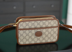 Gucci GG Supreme Kameratasche Größe: 22,5 x 14 x 7 cm