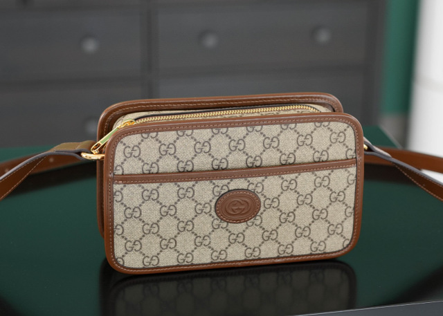Gucci GG Supreme Kameratasche Größe: 22,5 x 14 x 7 cm