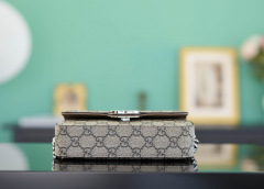 Gucci Petite GG Mini Handtasche Größe: 18,5 x 10 x 4 cm