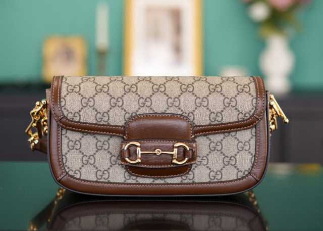 Gucci GG Horsebit Schultertasche Größe: 23,5 x 14 x 5 cm