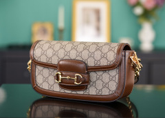 Gucci GG Horsebit Schultertasche Größe: 23,5 x 14 x 5 cm