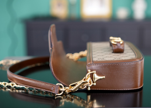 Gucci GG Horsebit Schultertasche Größe: 23,5 x 14 x 5 cm